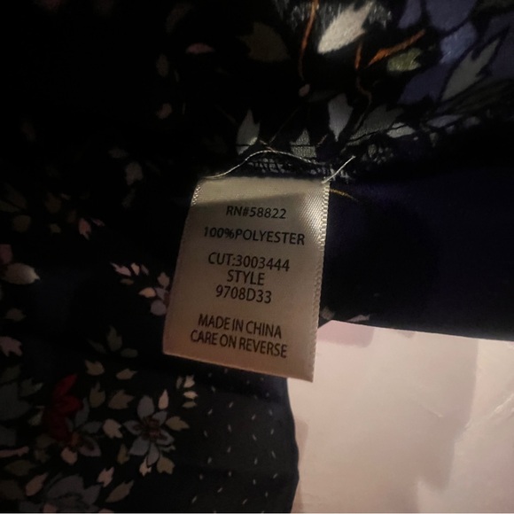 Max Studio Dark Blue Floral Blouse - Large - NWOT - Picture 4 of 8